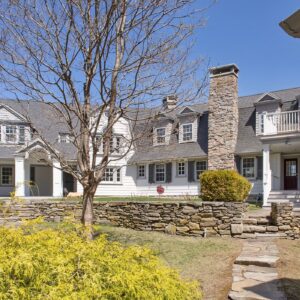 501 -Sophisticated and Cozy, Nestled Above the Sea